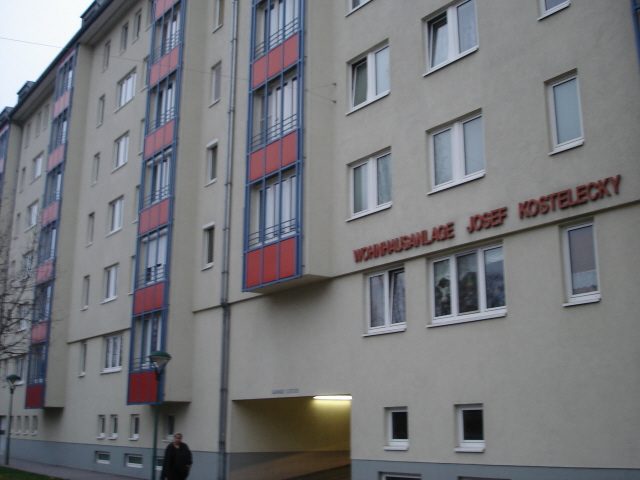 die Wohnhausanlage "Josef Kostelecky" in Wien Simmering